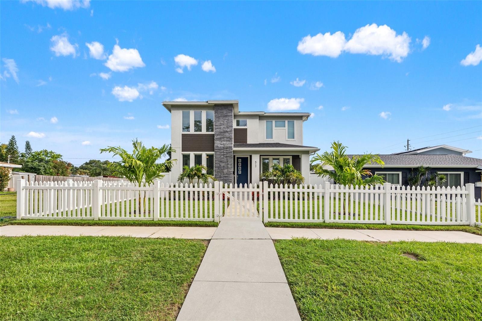 Image 3 of 53 For 517 39th Avenue N