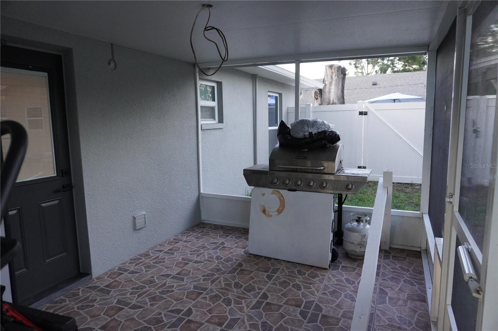 Image 33 of 50 For 2304 Rio Vista Avenue