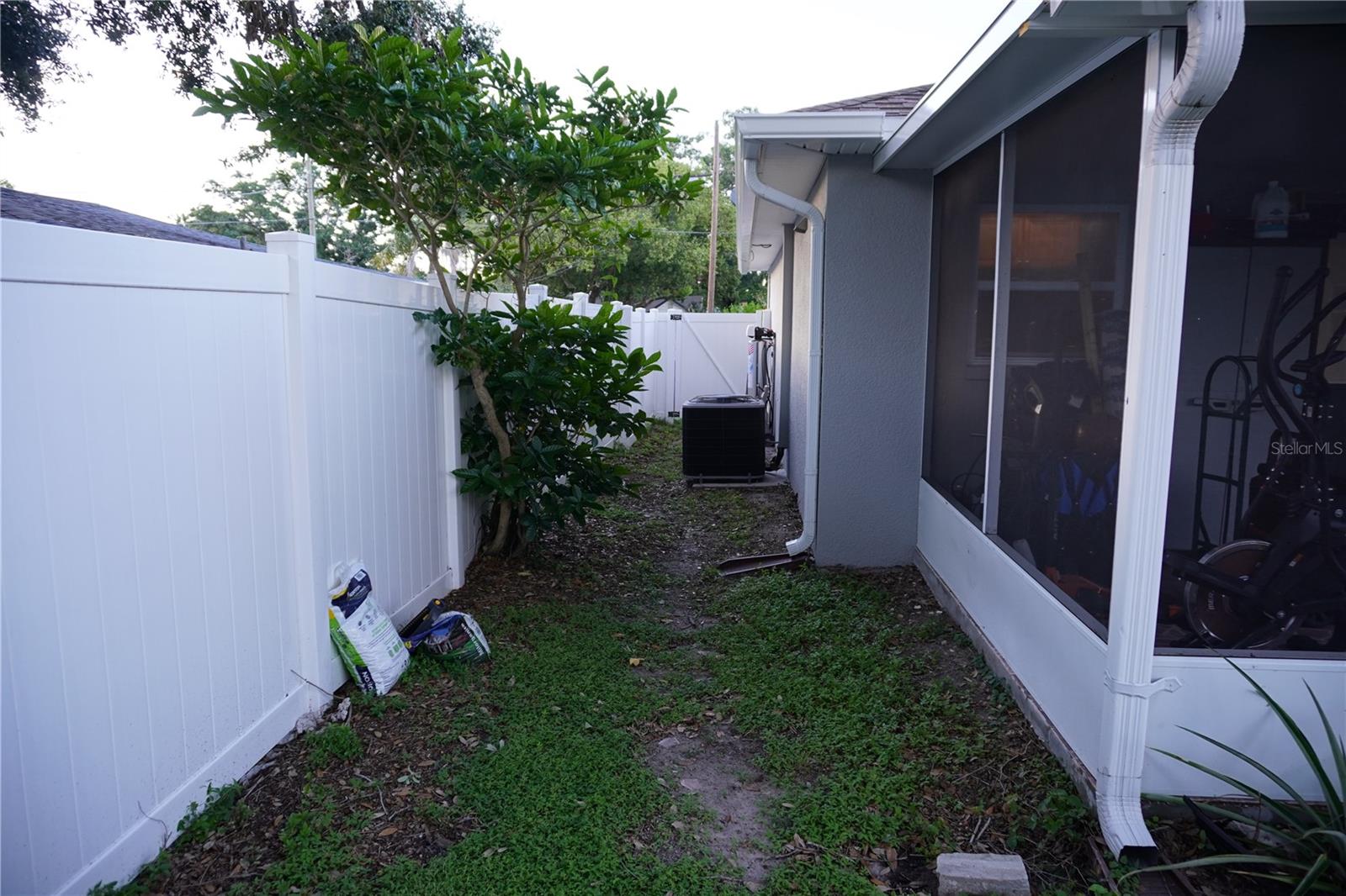 Image 37 of 50 For 2304 Rio Vista Avenue