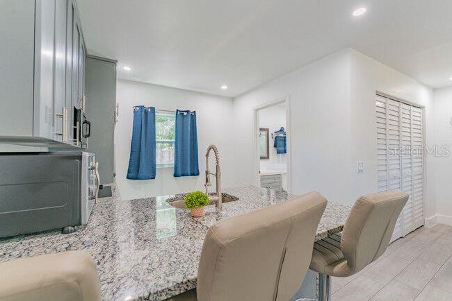 Image 43 of 50 For 2304 Rio Vista Avenue