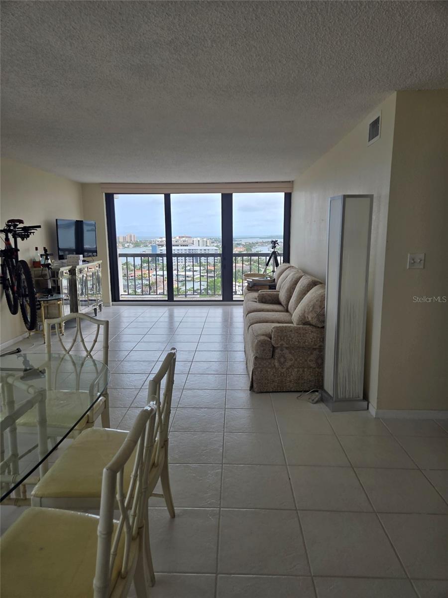 Image 12 of 42 For 400 Island Way 1606