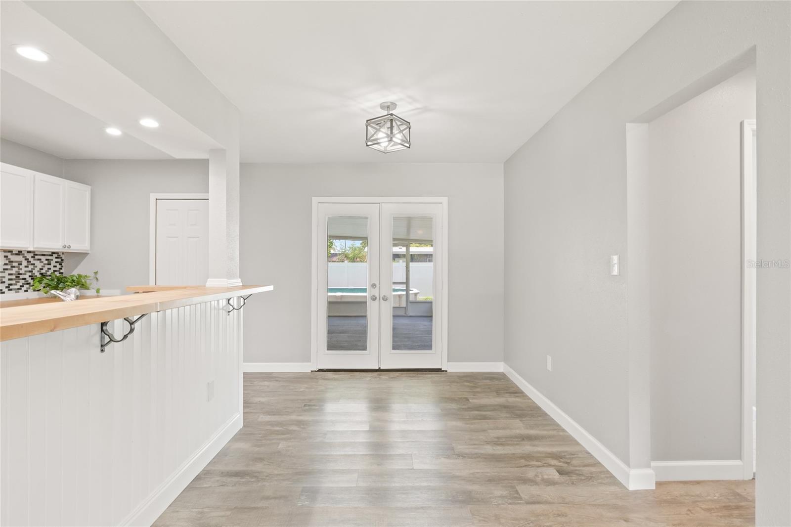 Image 13 of 39 For 6012 Flora Terrace