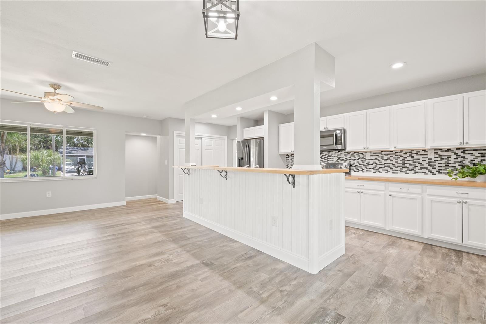 Image 14 of 39 For 6012 Flora Terrace