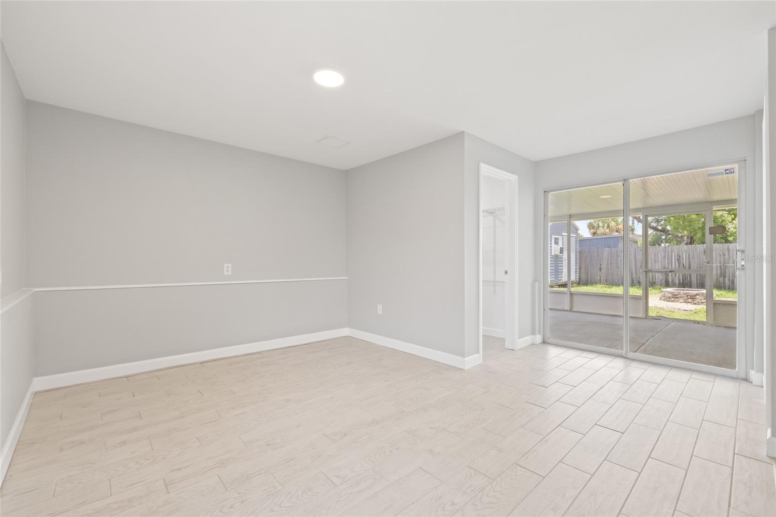 Image 17 of 39 For 6012 Flora Terrace