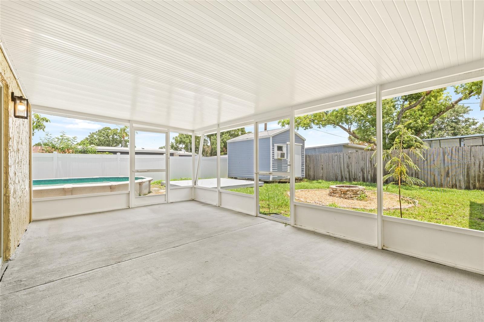 Image 30 of 39 For 6012 Flora Terrace