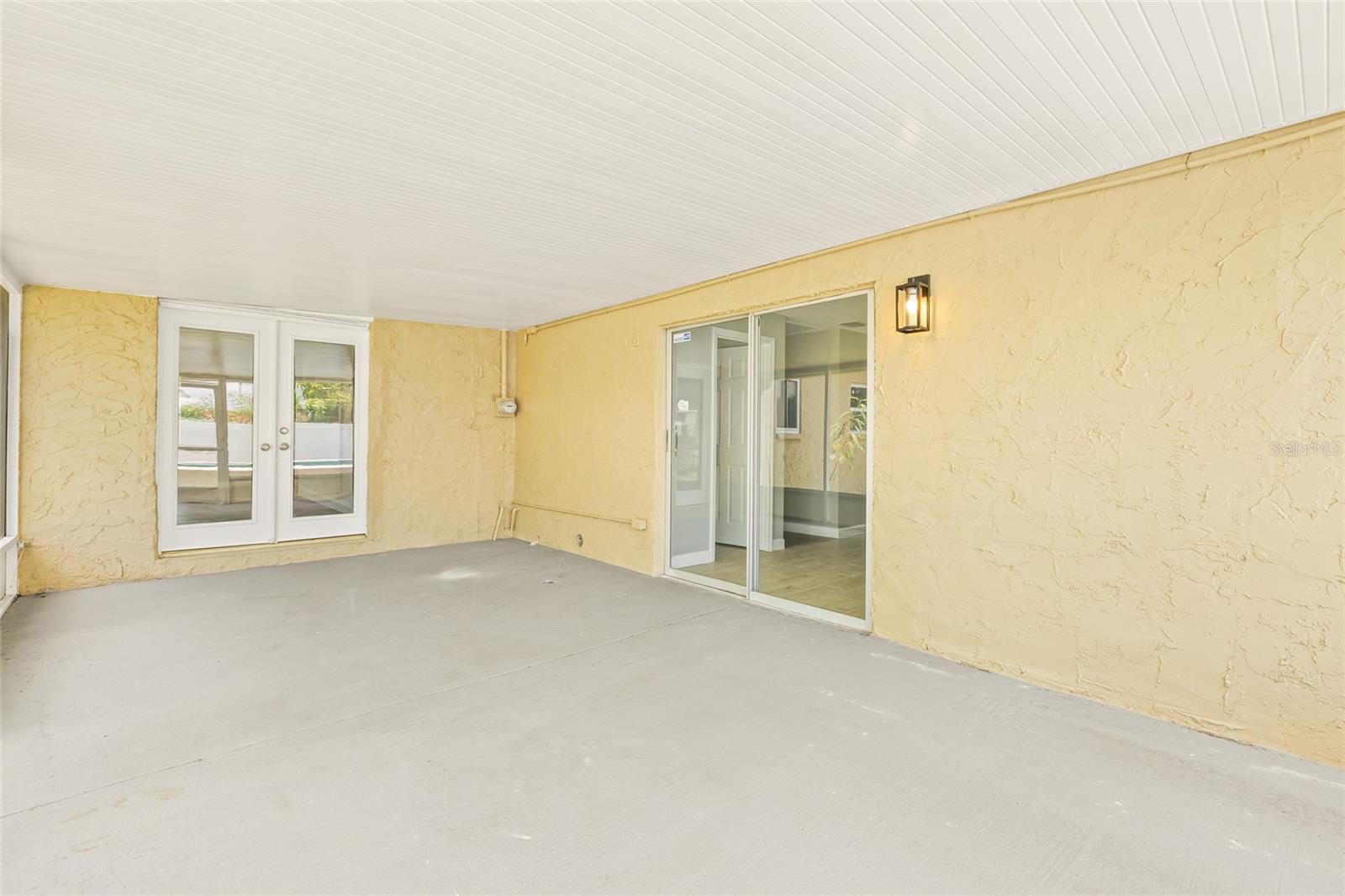 Image 31 of 39 For 6012 Flora Terrace