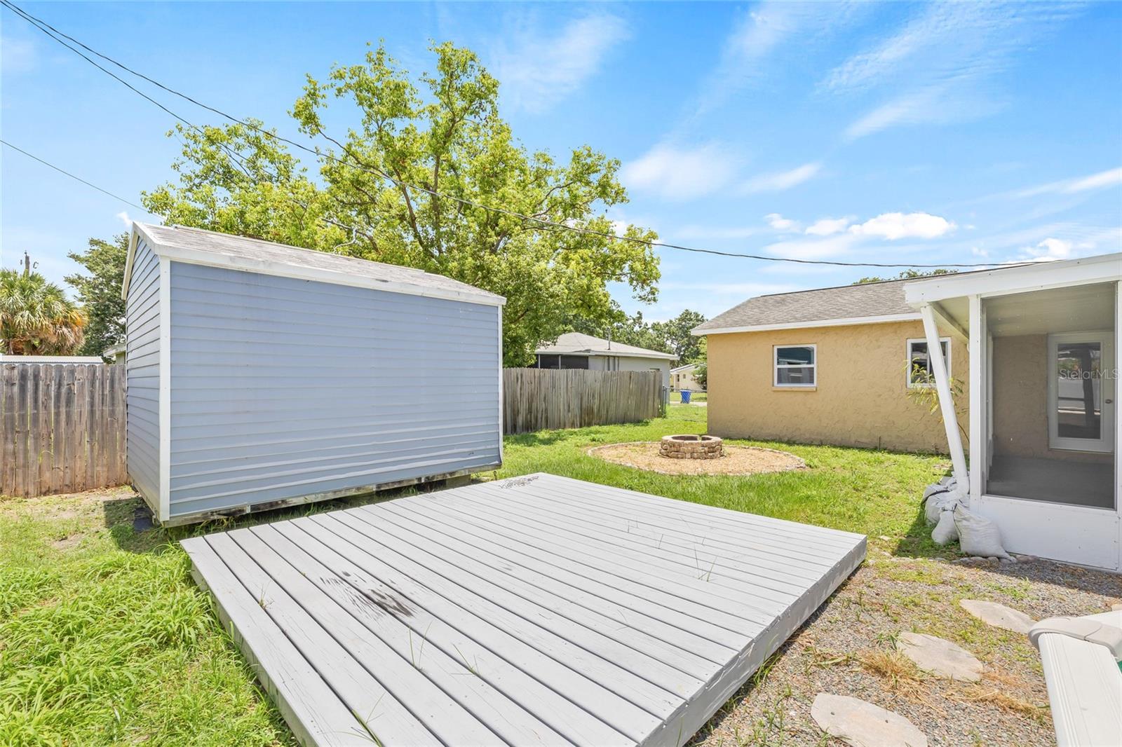 Image 33 of 39 For 6012 Flora Terrace