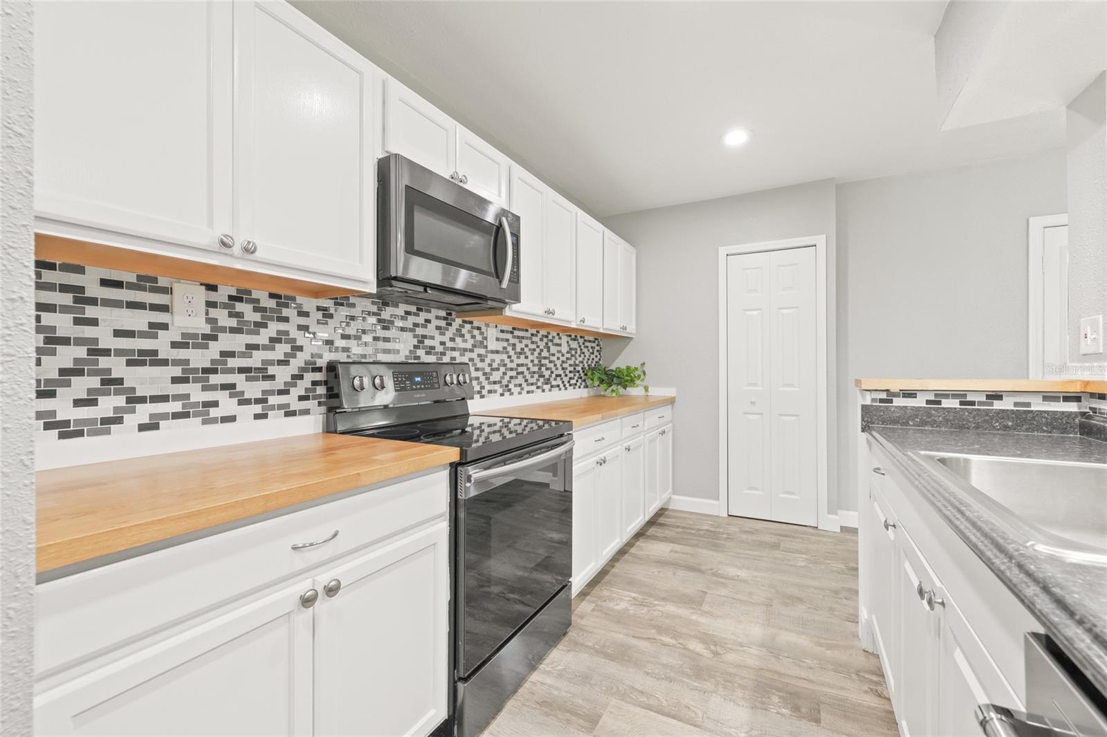 Image 8 of 39 For 6012 Flora Terrace