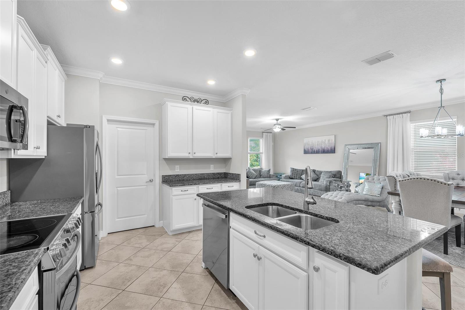 Image 15 of 44 For 10628 Bahama Woodstar Court