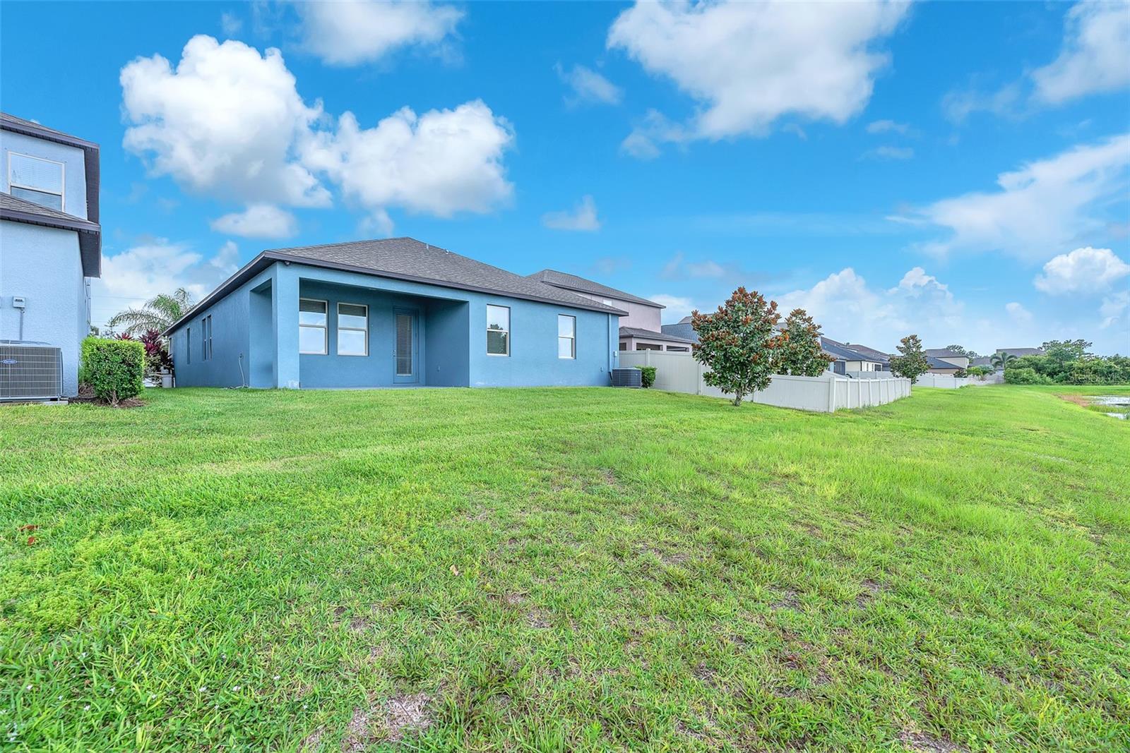 Image 23 of 44 For 10628 Bahama Woodstar Court