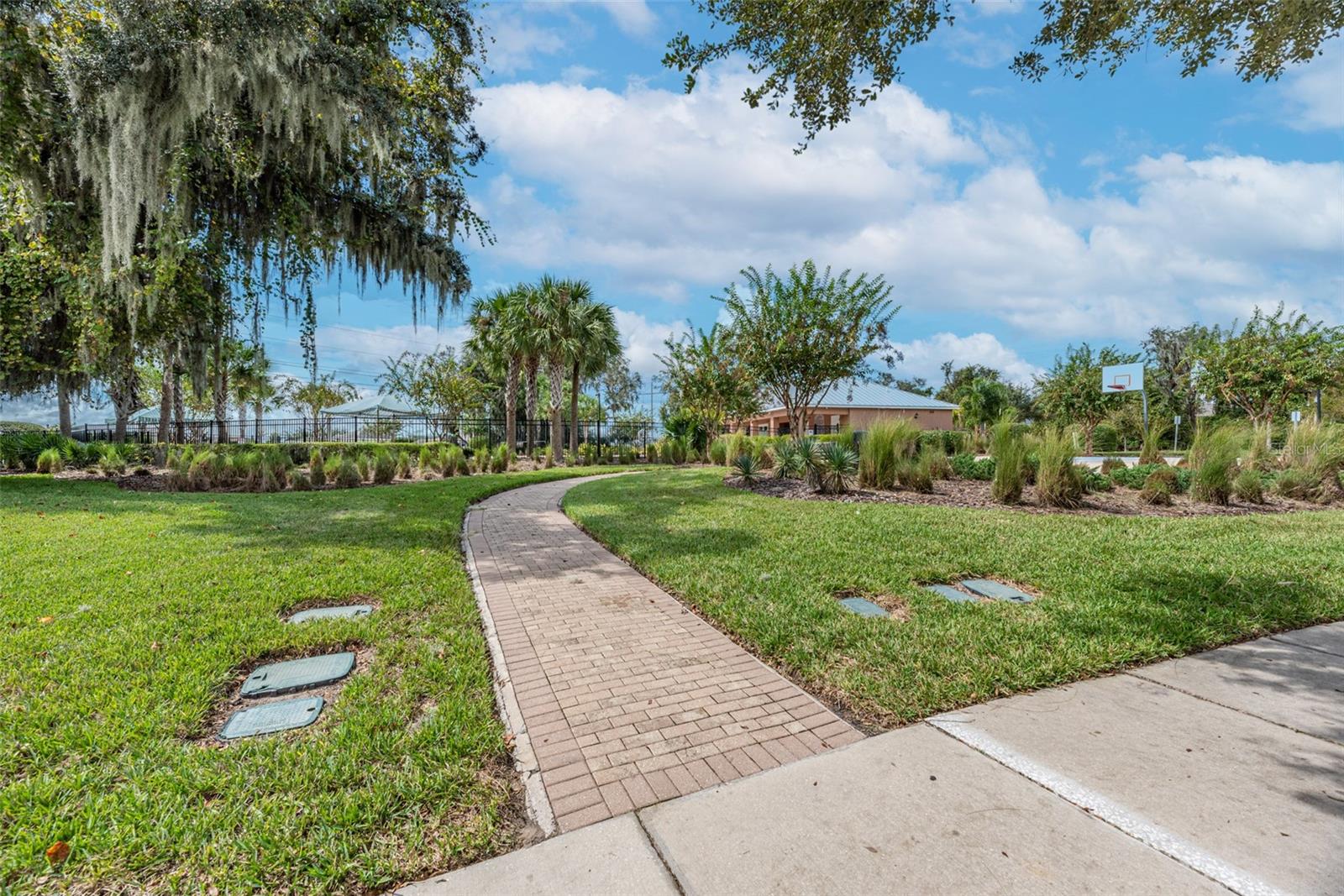 Image 32 of 44 For 10628 Bahama Woodstar Court