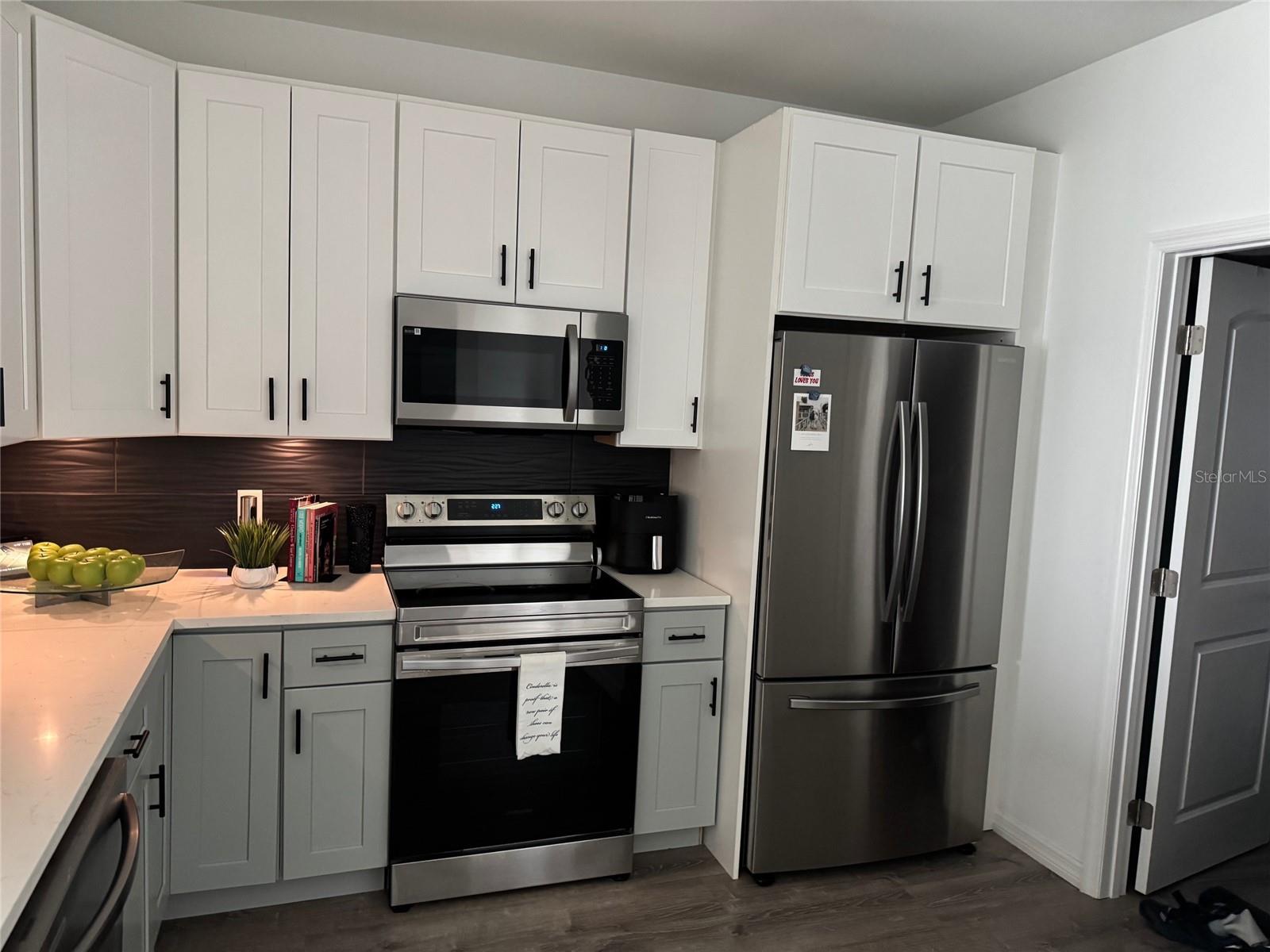Image 10 of 33 For 9397 Northcliffe Boulevard