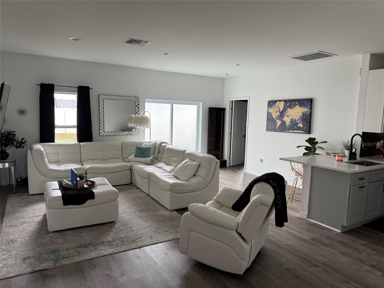Image 5 of 33 For 9397 Northcliffe Boulevard