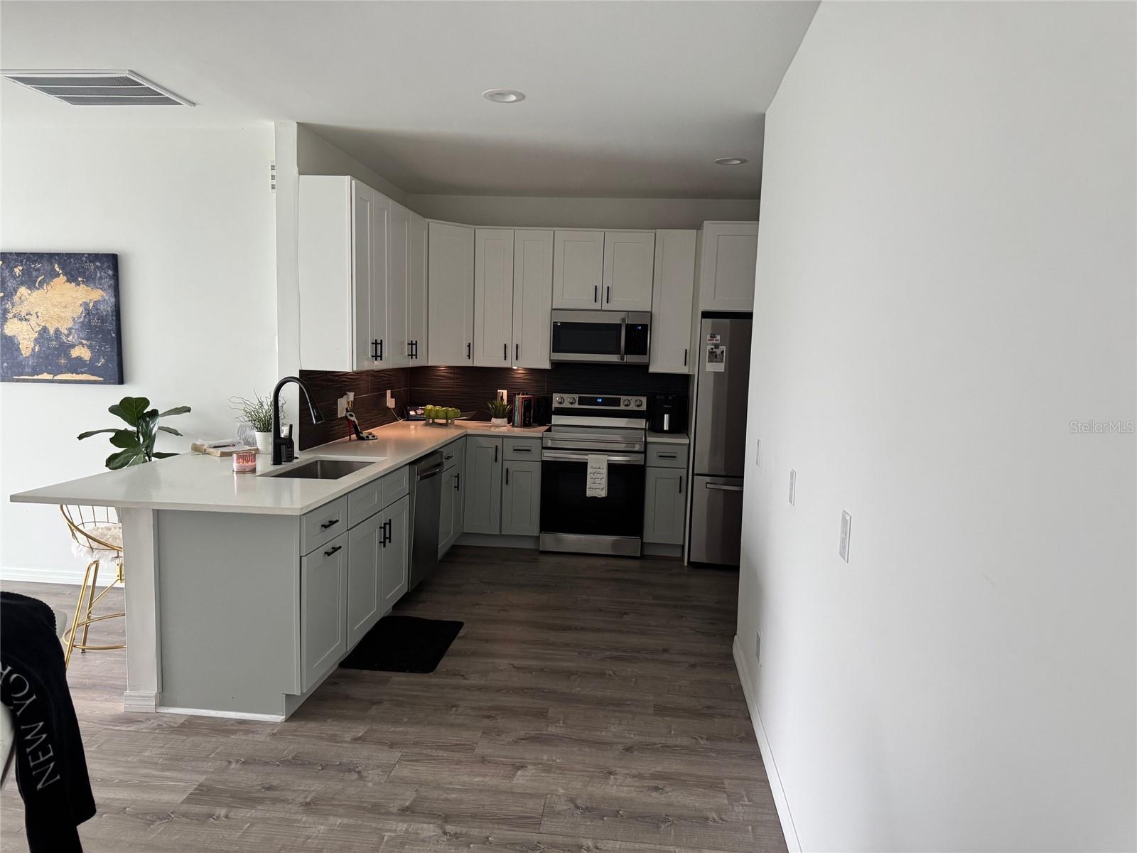 Image 7 of 33 For 9397 Northcliffe Boulevard
