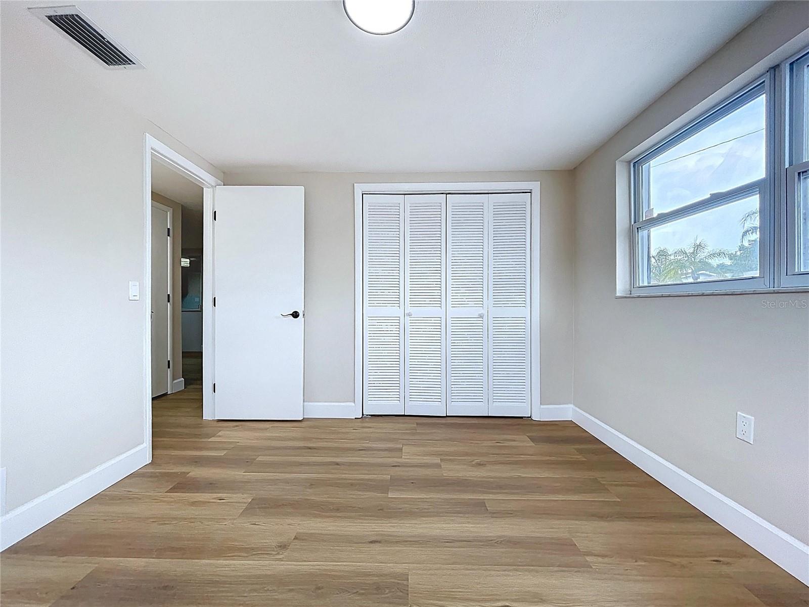 Listing photo id 11 for 4326 Westwood Drive