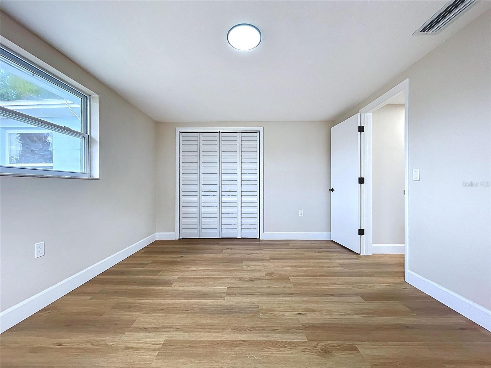 Listing photo id 14 for 4326 Westwood Drive