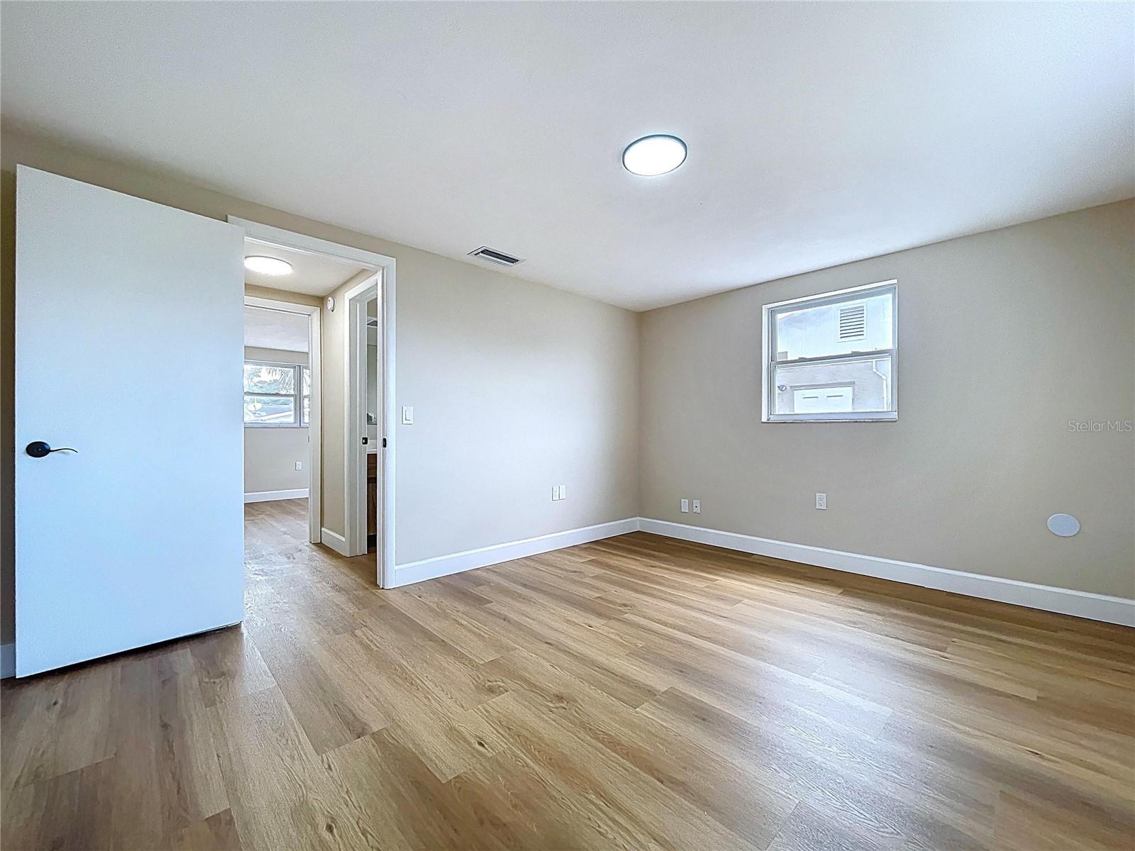 Listing photo id 15 for 4326 Westwood Drive