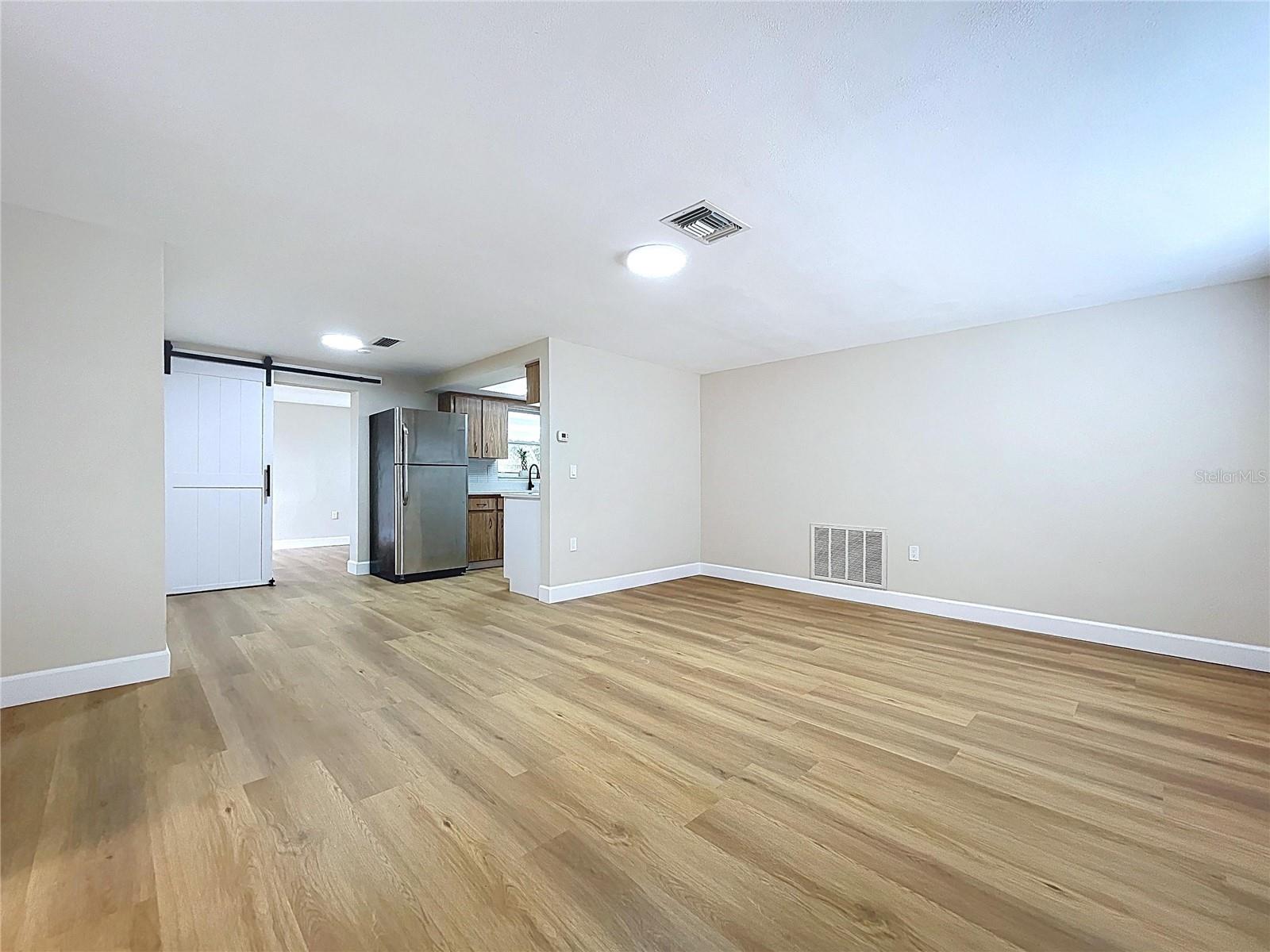 Listing photo id 5 for 4326 Westwood Drive