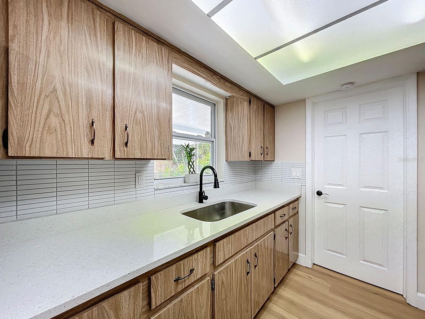 Listing photo id 7 for 4326 Westwood Drive