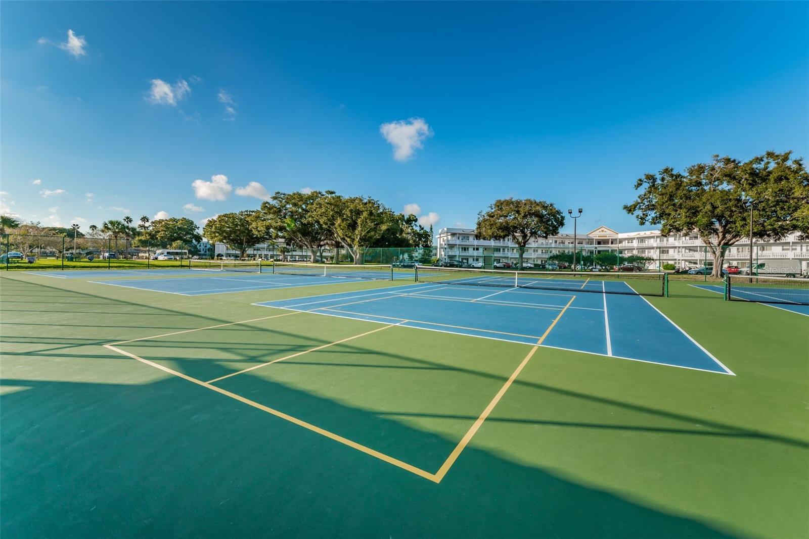 Image 17 of 37 For 2454 Australia Way E 52