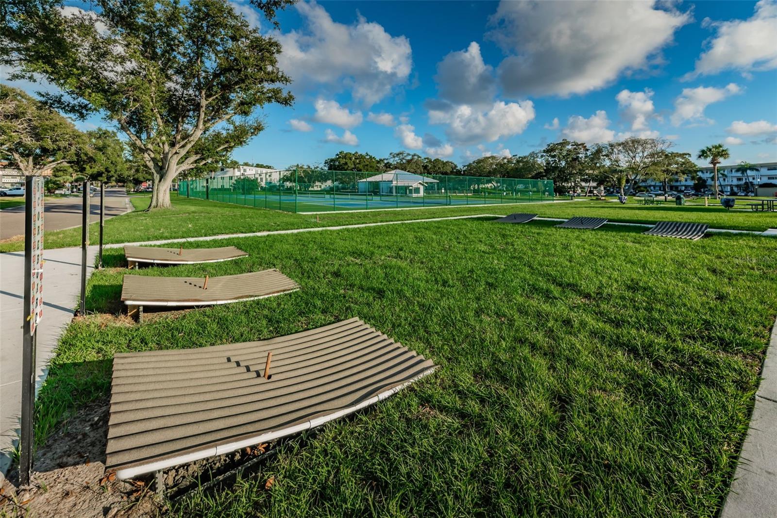 Image 19 of 37 For 2454 Australia Way E 52