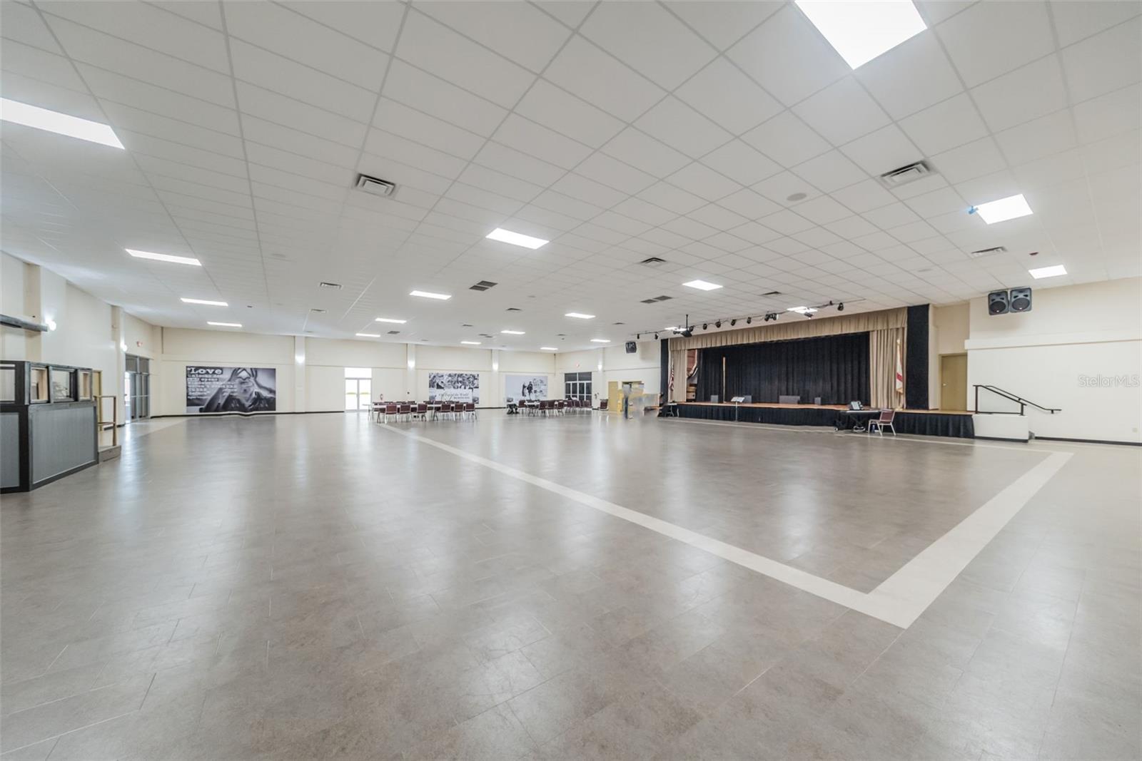 Image 26 of 37 For 2454 Australia Way E 52