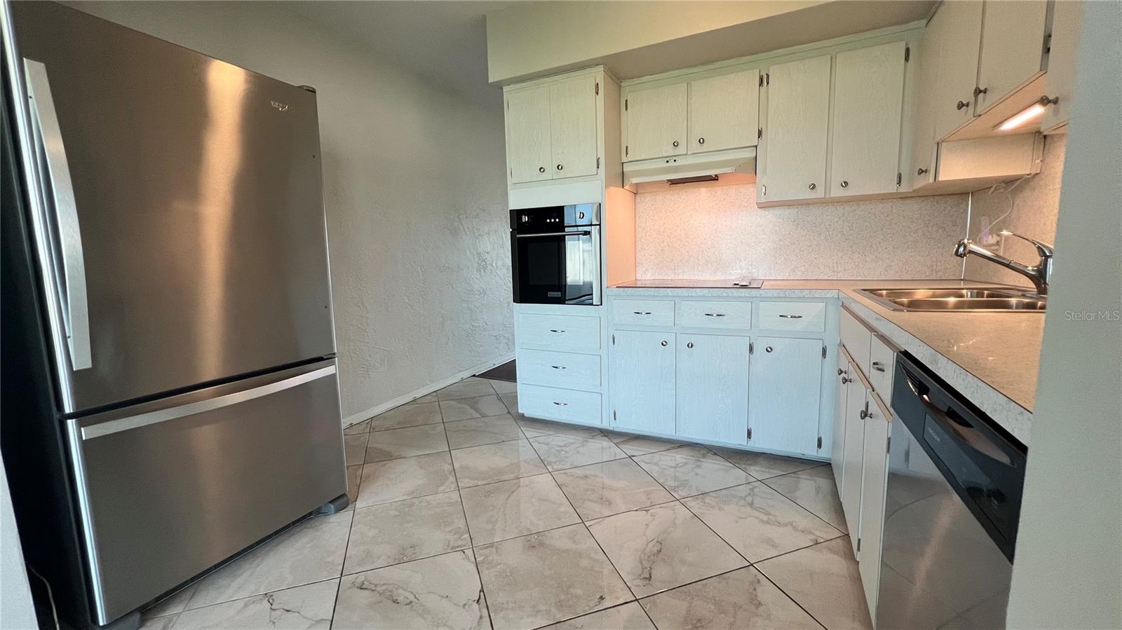 Image 4 of 37 For 2454 Australia Way E 52