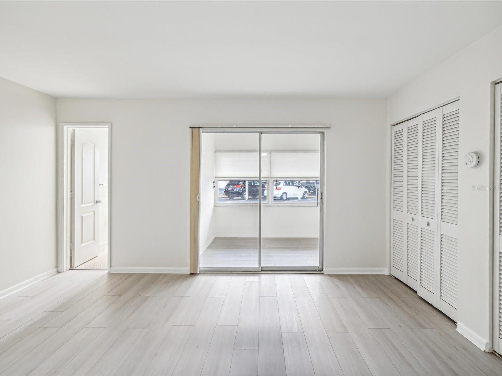 Listing photo id 8 for 6015 19th Street N 117