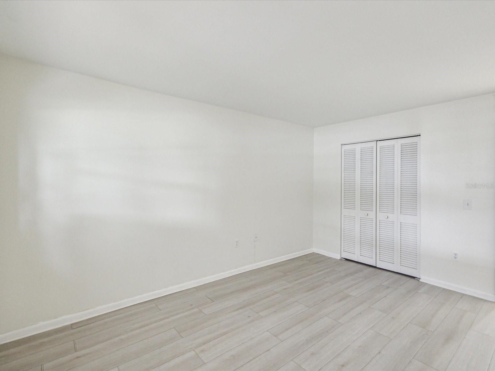 Listing photo id 12 for 6015 19th Street N 117