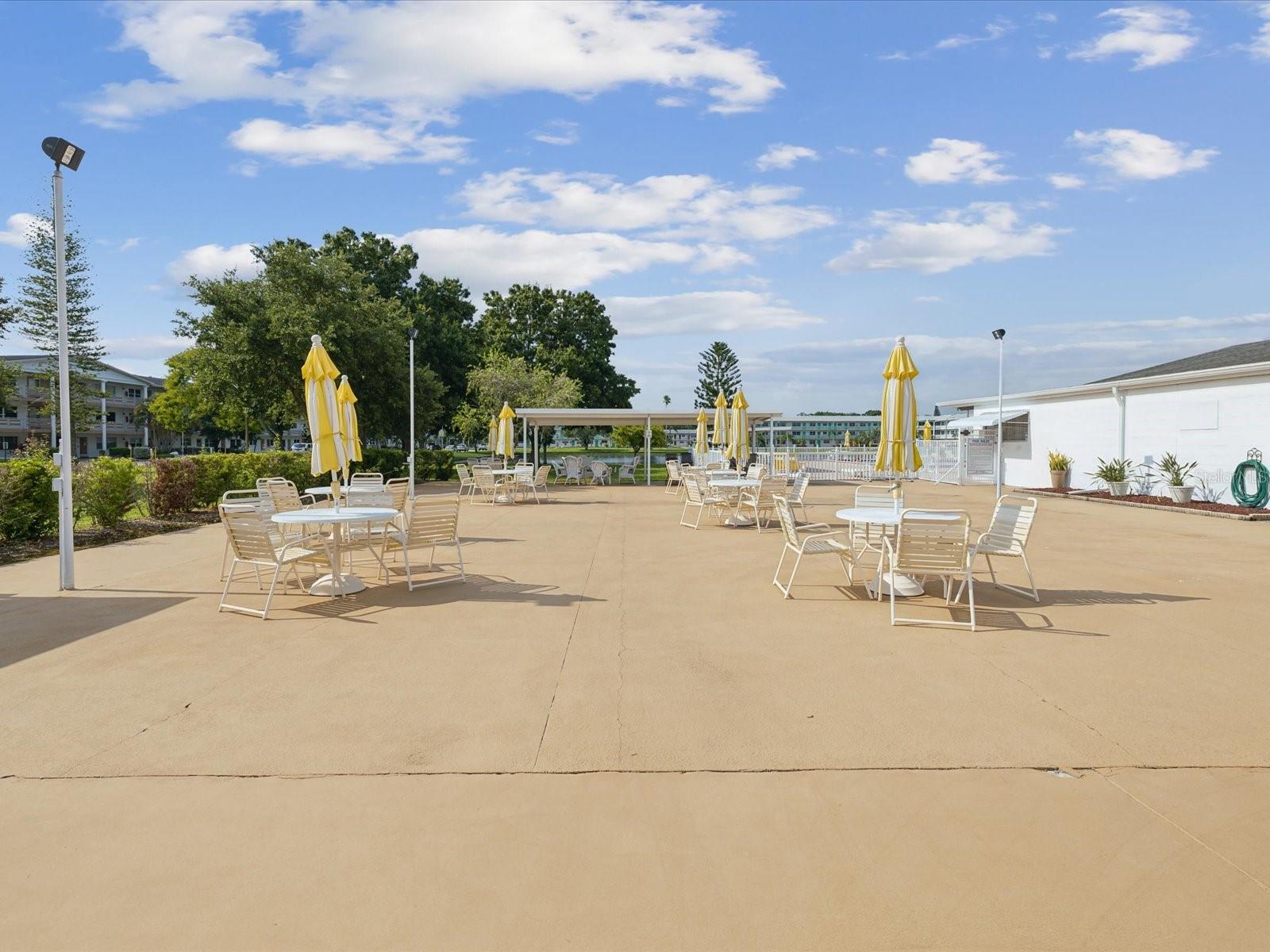 Listing photo id 15 for 6015 19th Street N 117