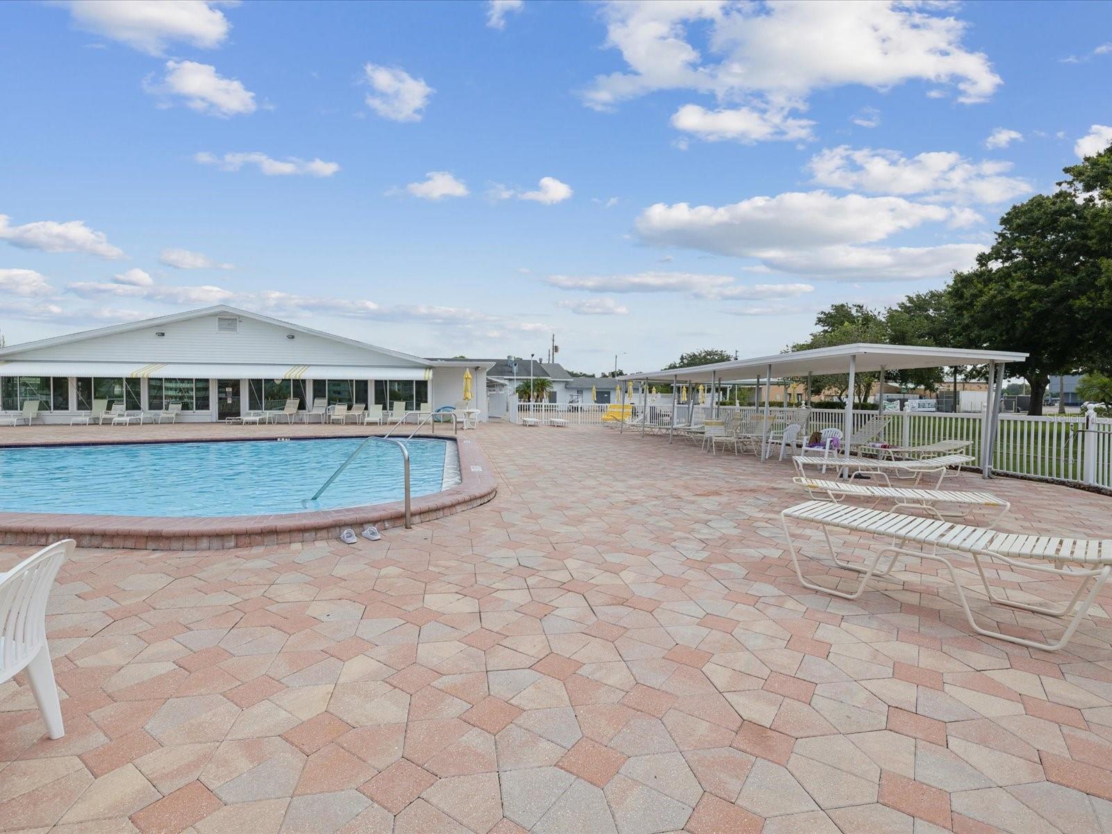 Listing photo id 17 for 6015 19th Street N 117