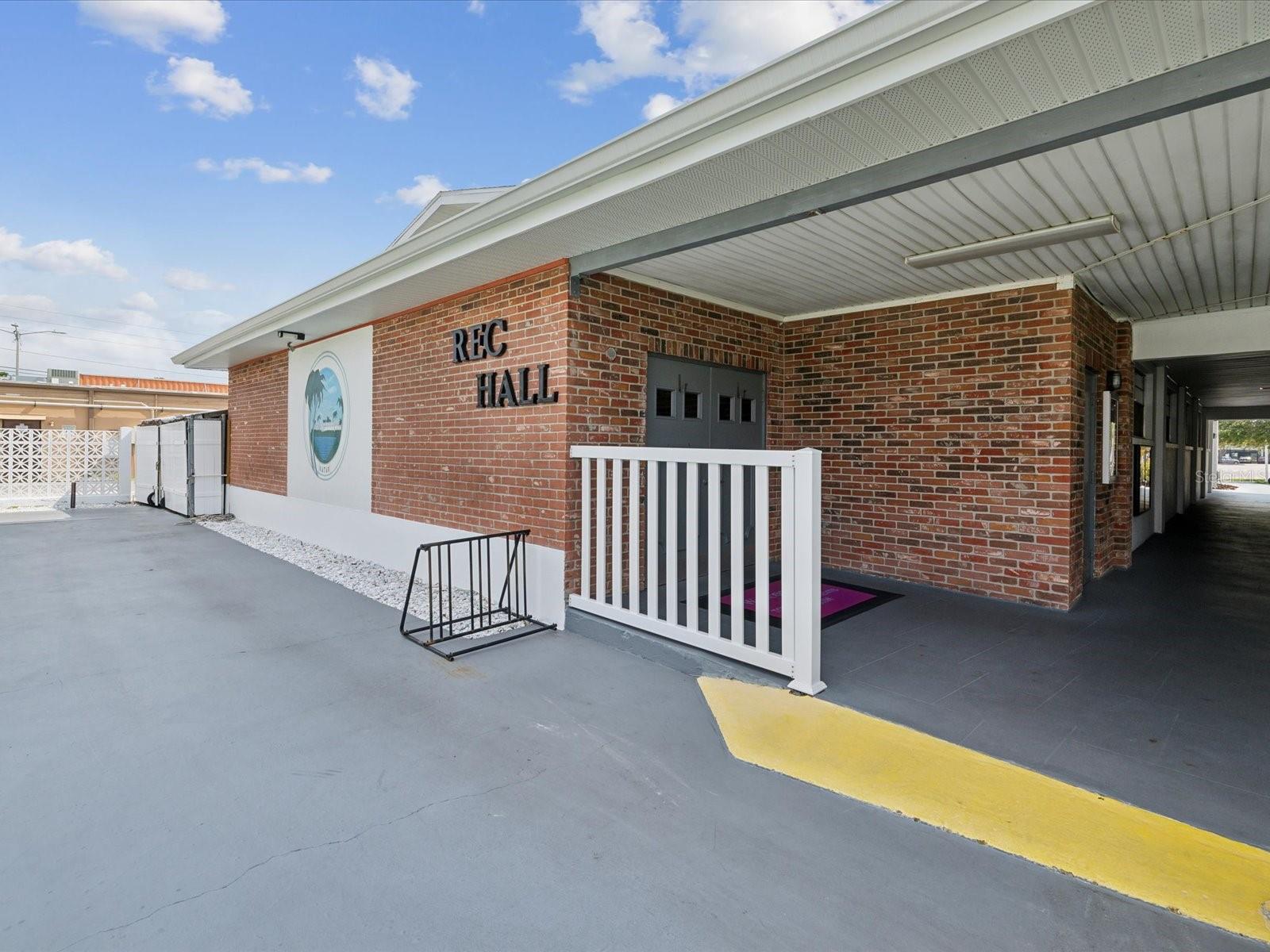 Listing photo id 22 for 6015 19th Street N 117