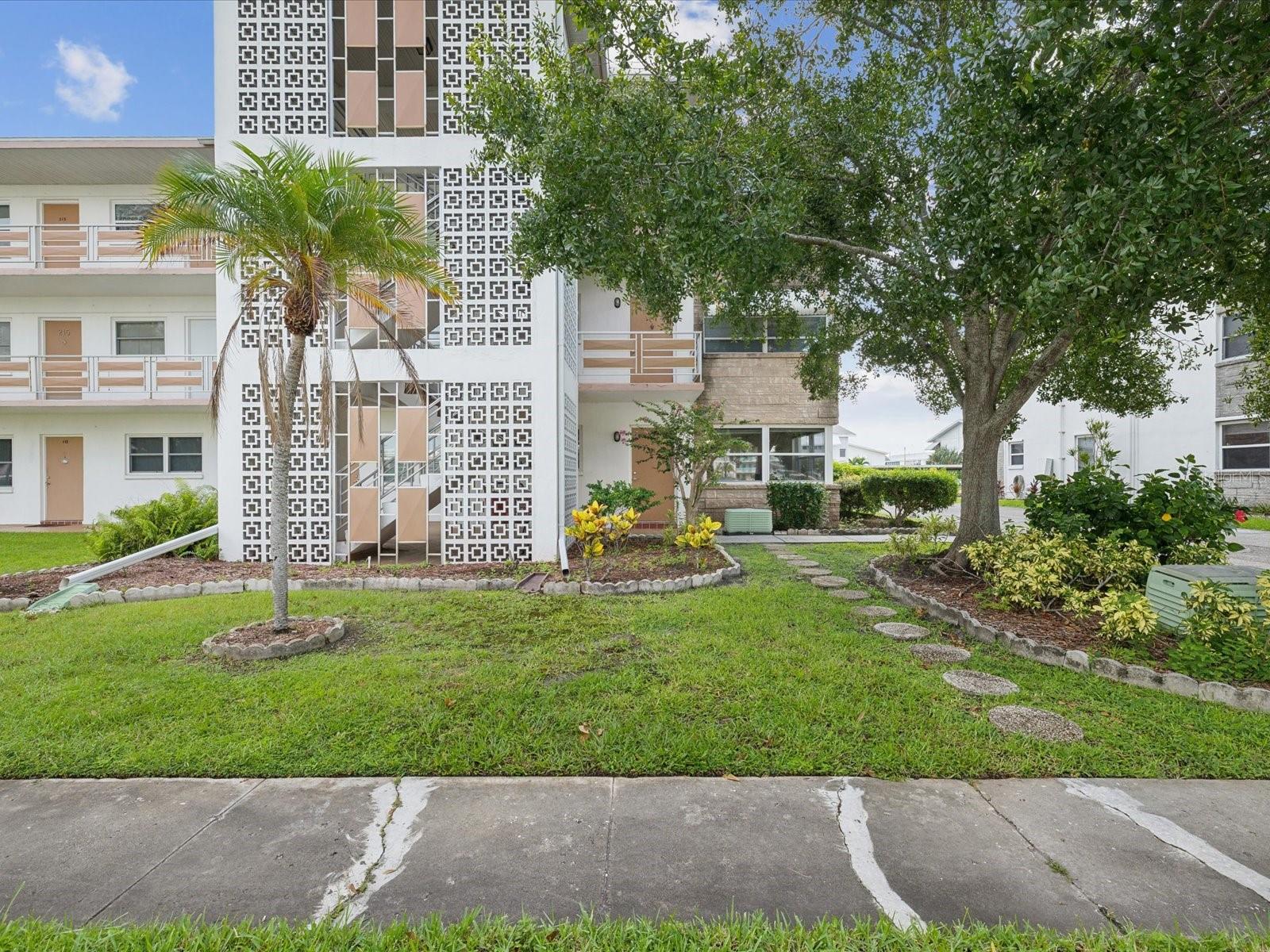 Listing photo id 24 for 6015 19th Street N 117