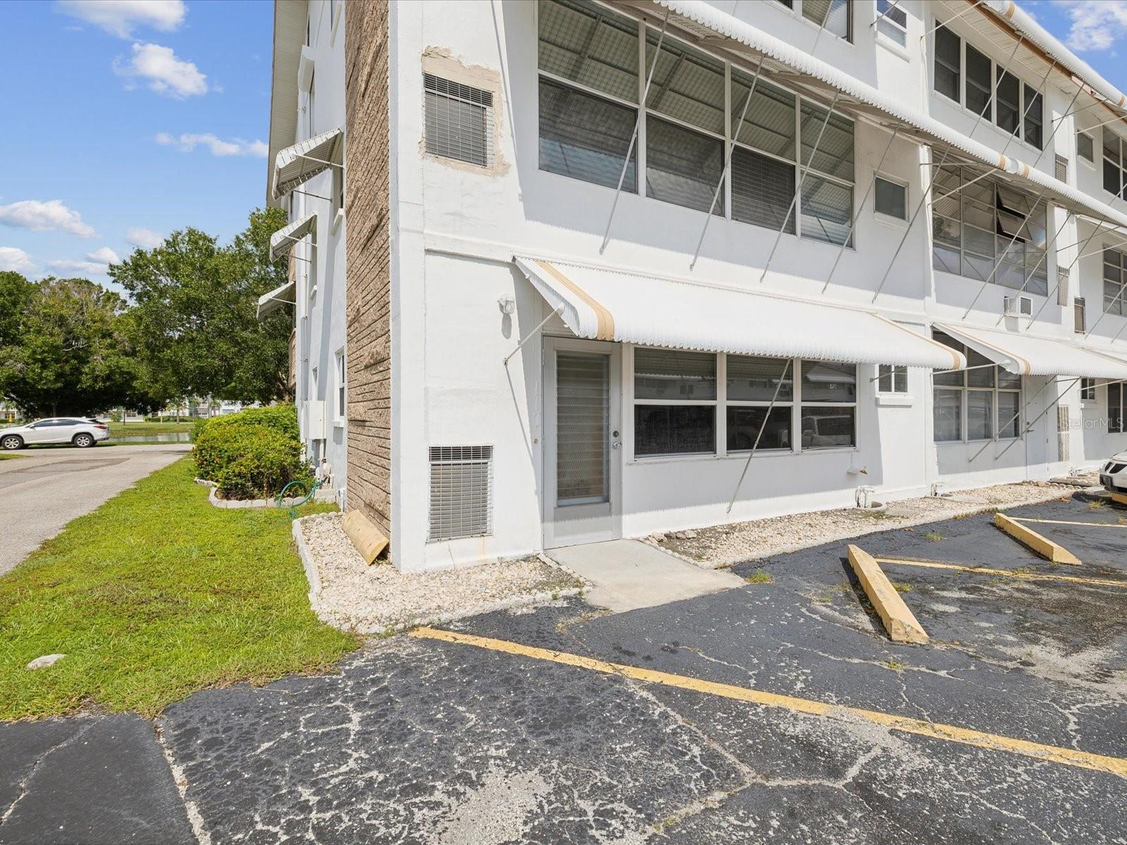 Listing photo id 30 for 6015 19th Street N 117
