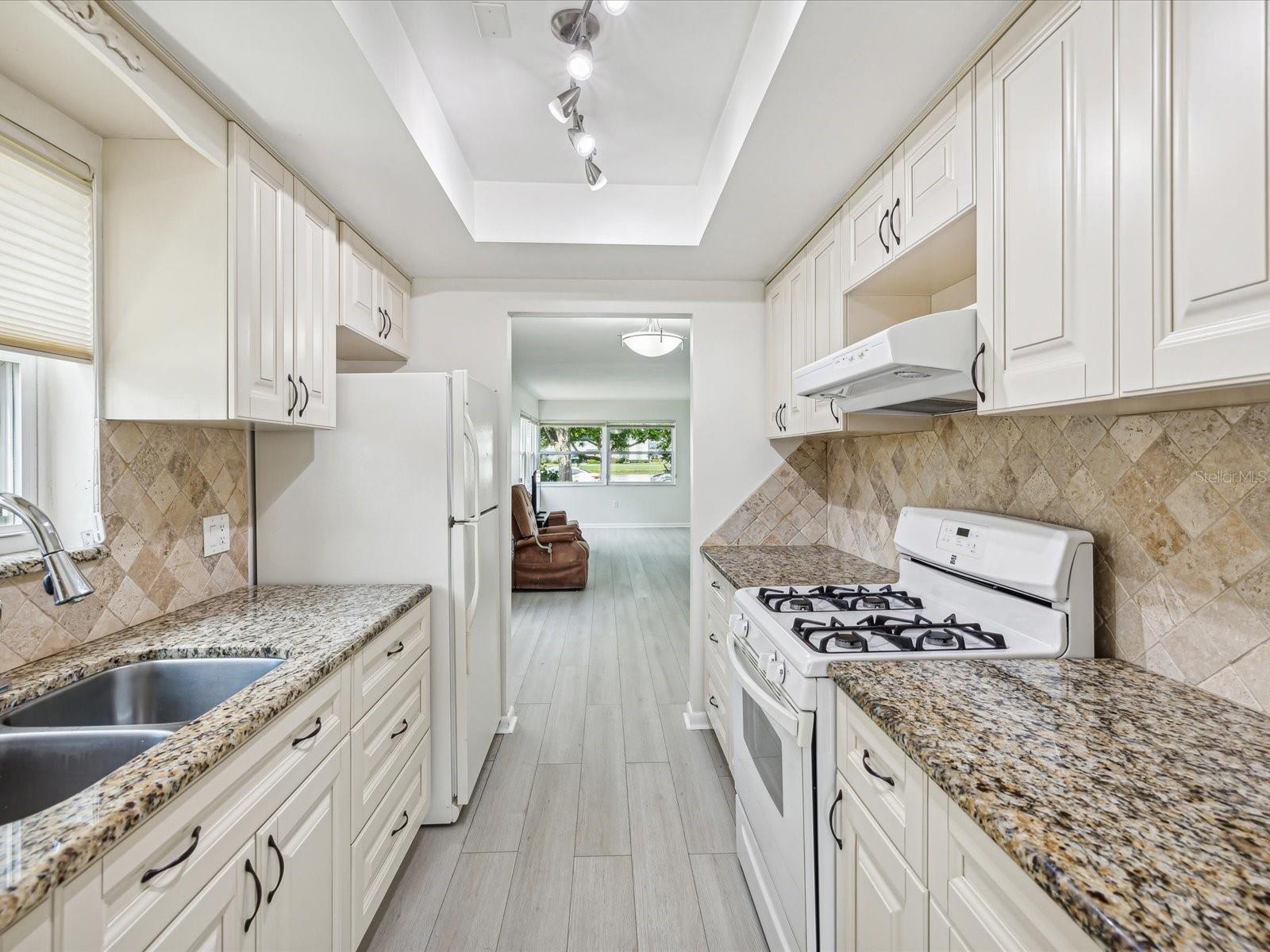 Listing photo id 3 for 6015 19th Street N 117