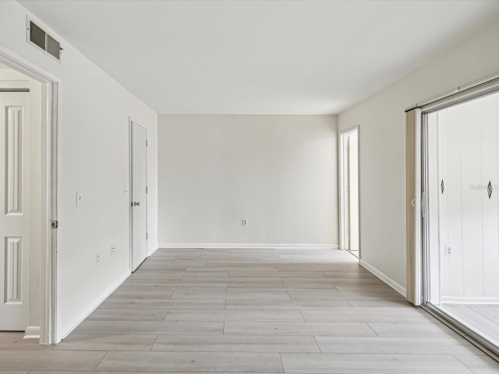 Listing photo id 5 for 6015 19th Street N 117