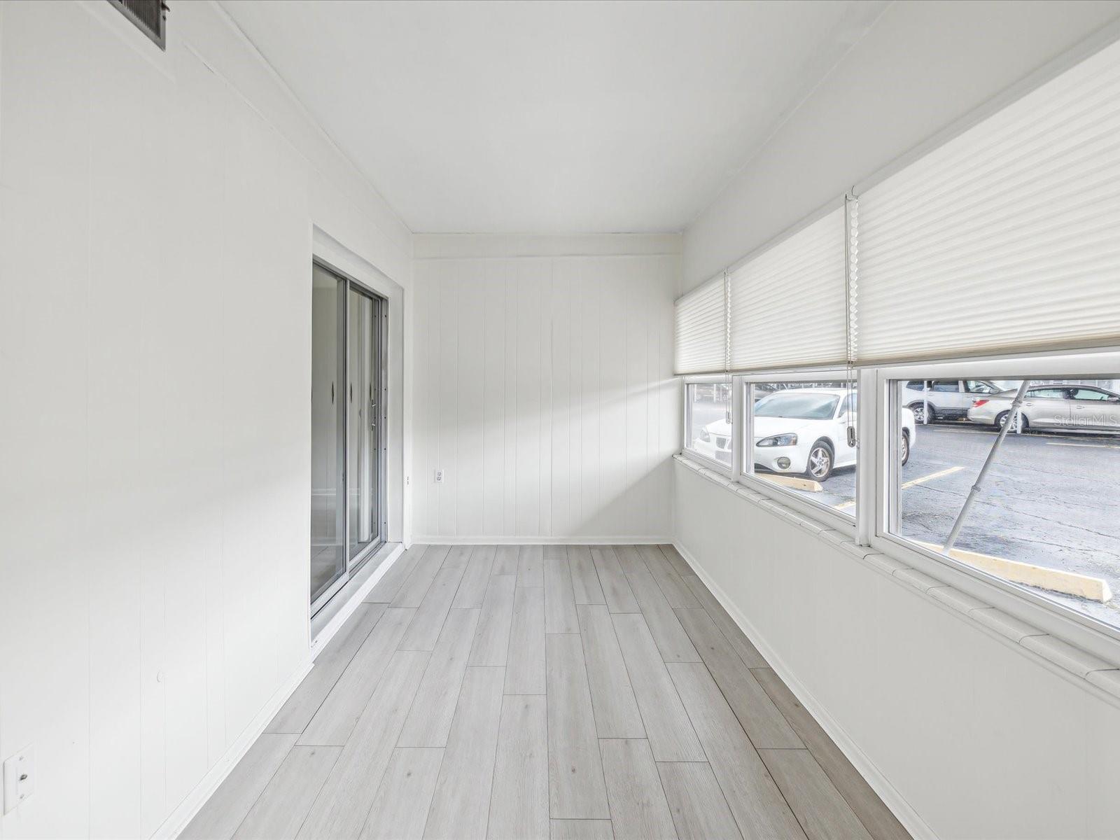 Listing photo id 6 for 6015 19th Street N 117