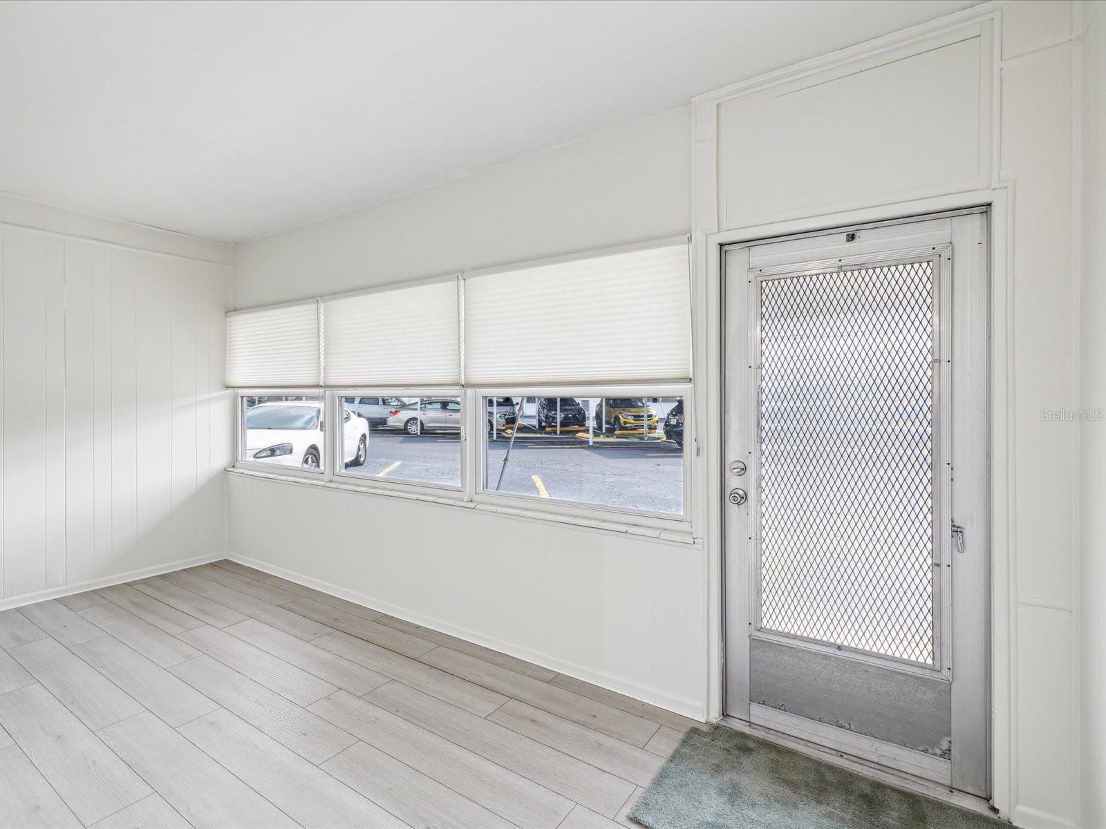Listing photo id 7 for 6015 19th Street N 117