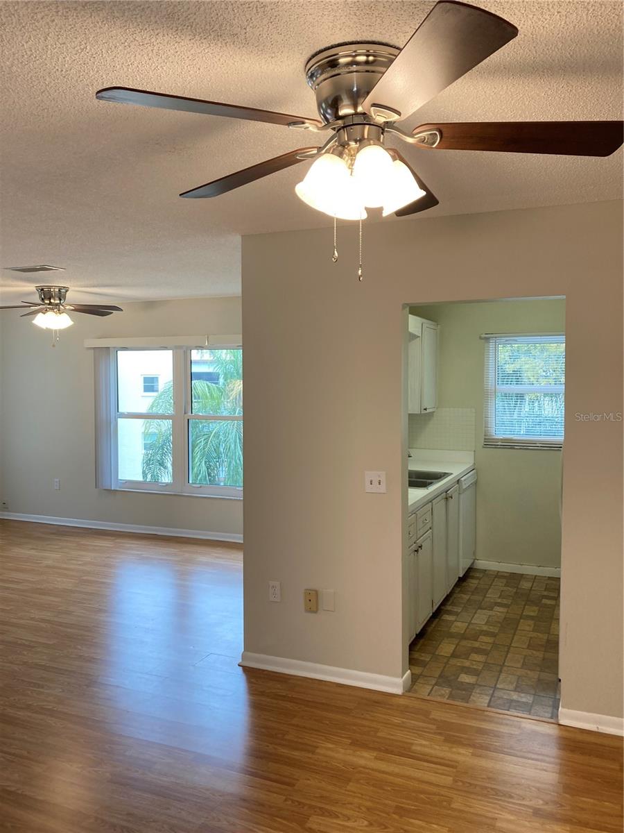 Image 6 of 53 For 5725 80th Street N 408