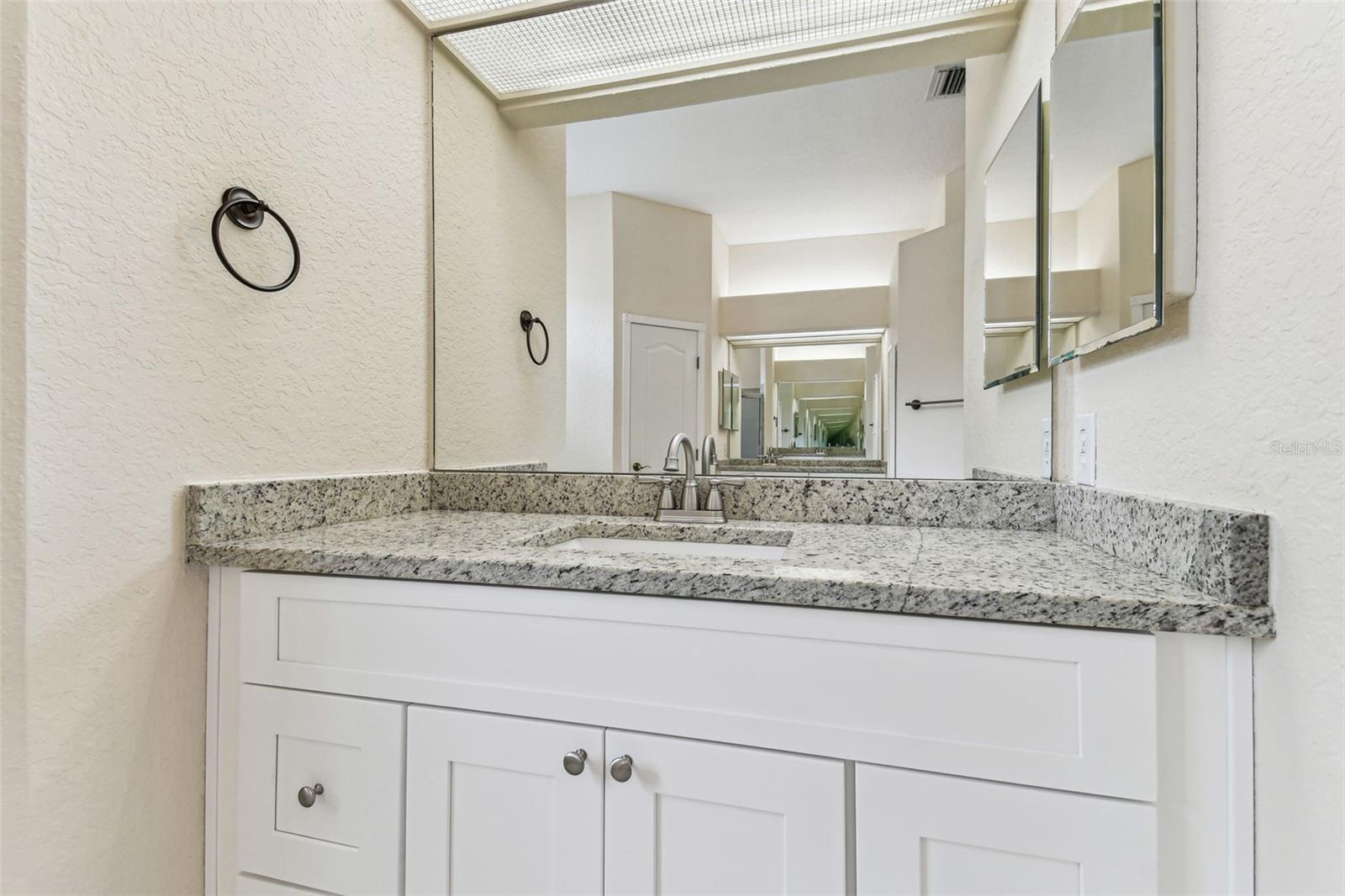 Image 19 of 100 For 16004 Selby Way