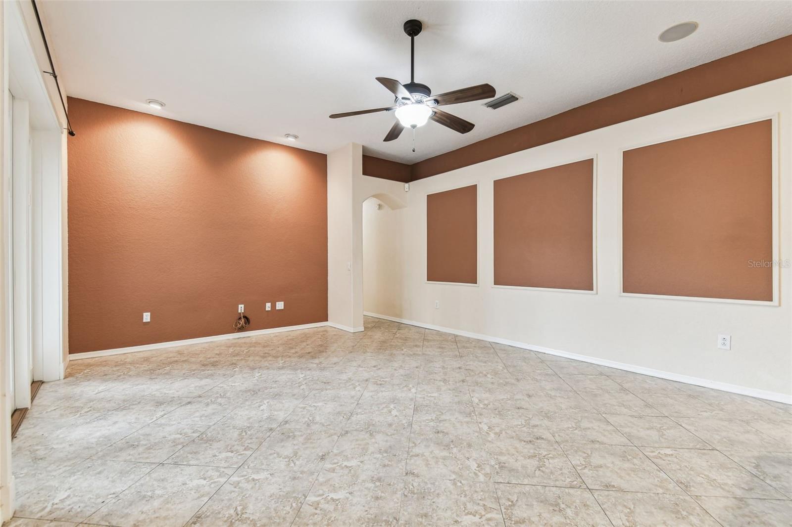 Image 33 of 100 For 16004 Selby Way