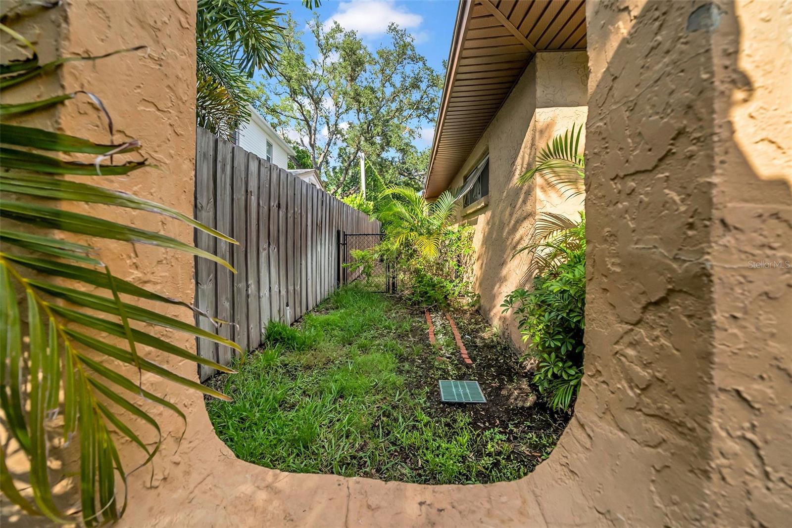 Listing photo id 8 for 403 Erie Avenue