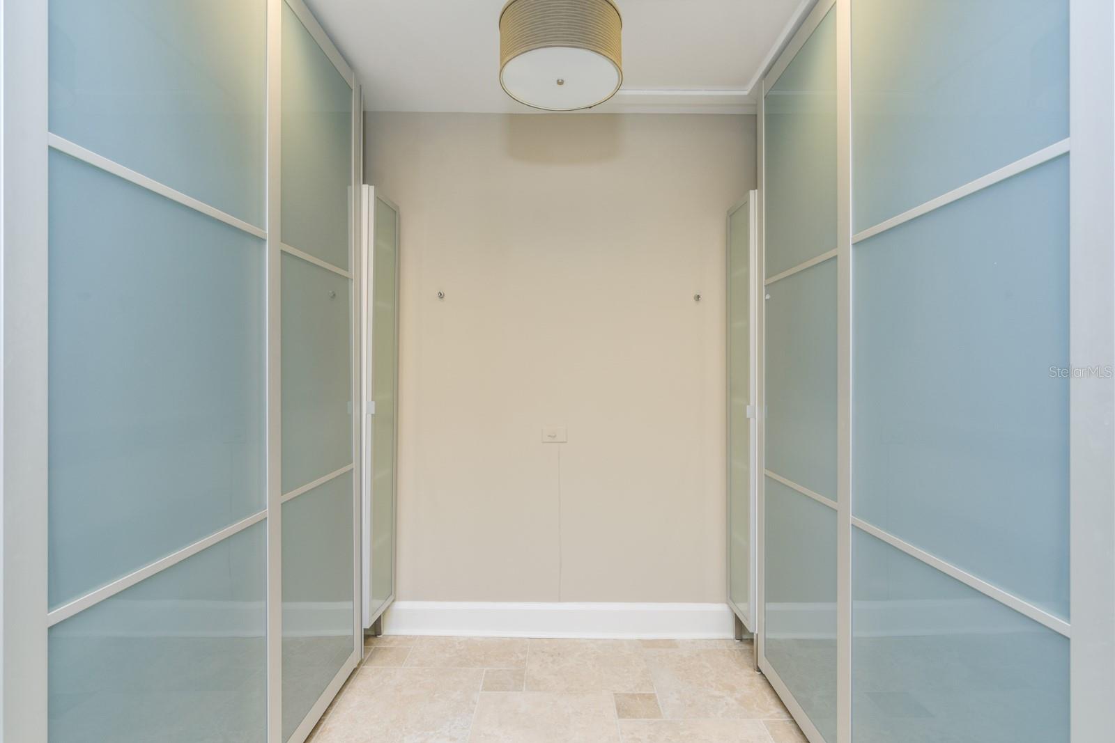 Image 15 of 21 For 2540 Palm Drive