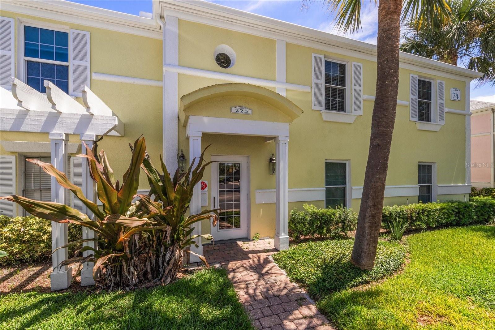 Image 2 of 60 For 225 Pompano Drive Se D