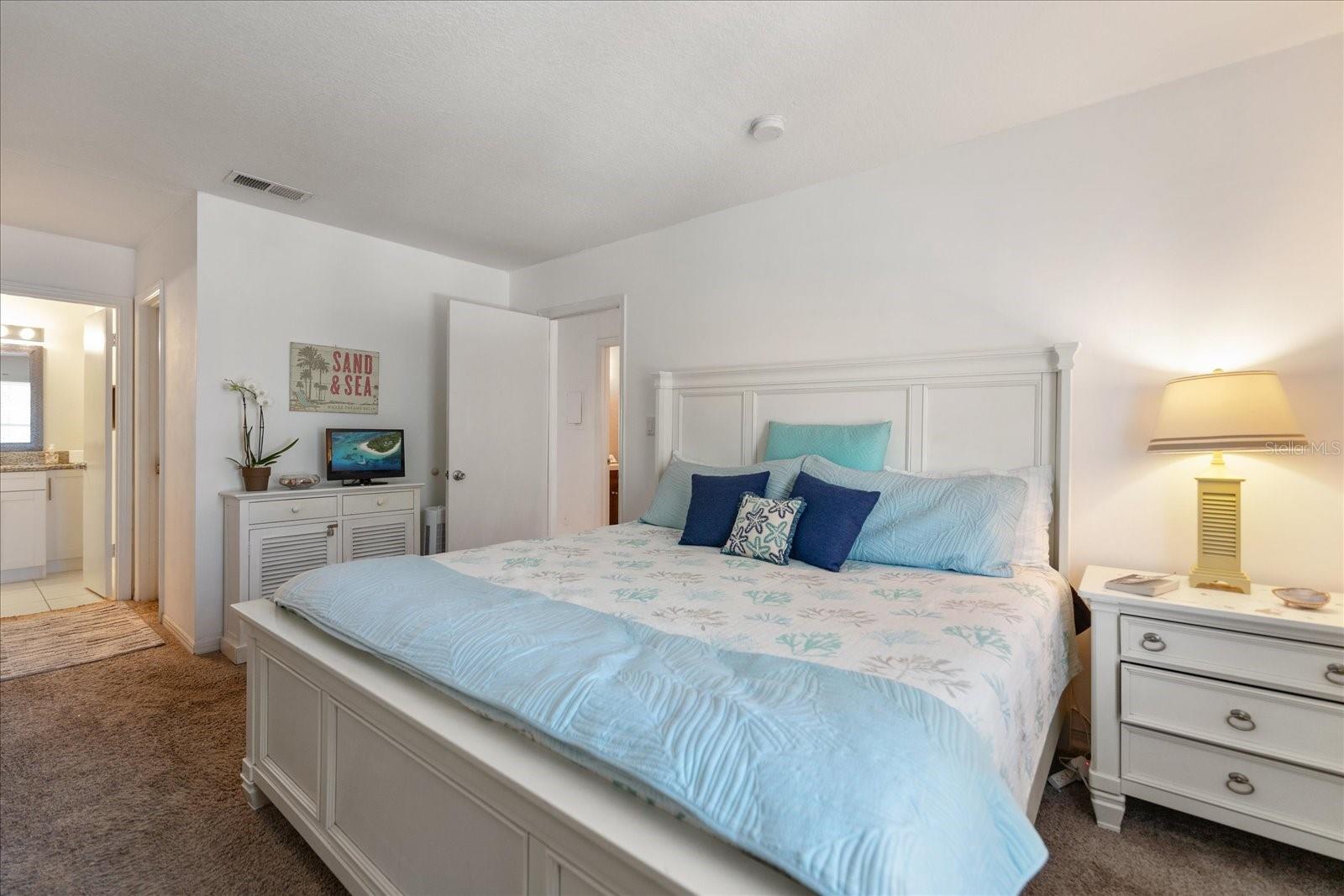 Image 20 of 60 For 225 Pompano Drive Se D