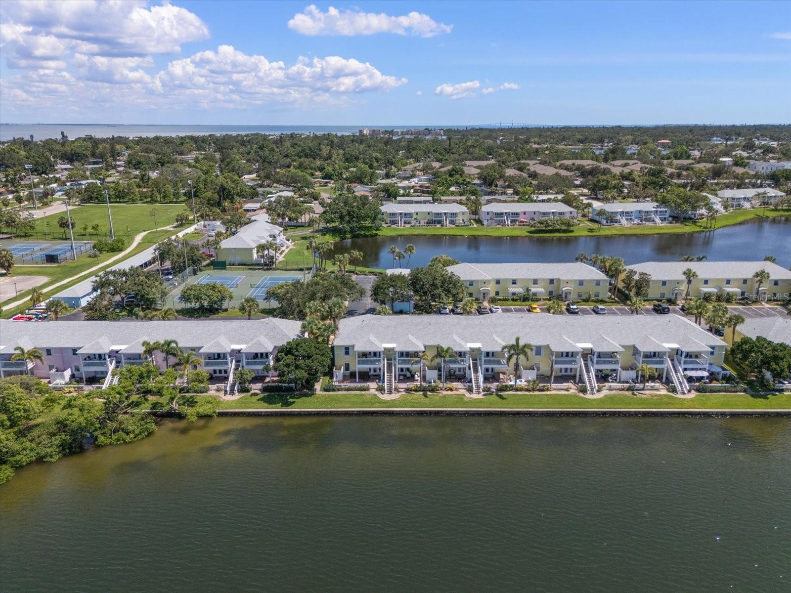 Image 3 of 60 For 225 Pompano Drive Se D