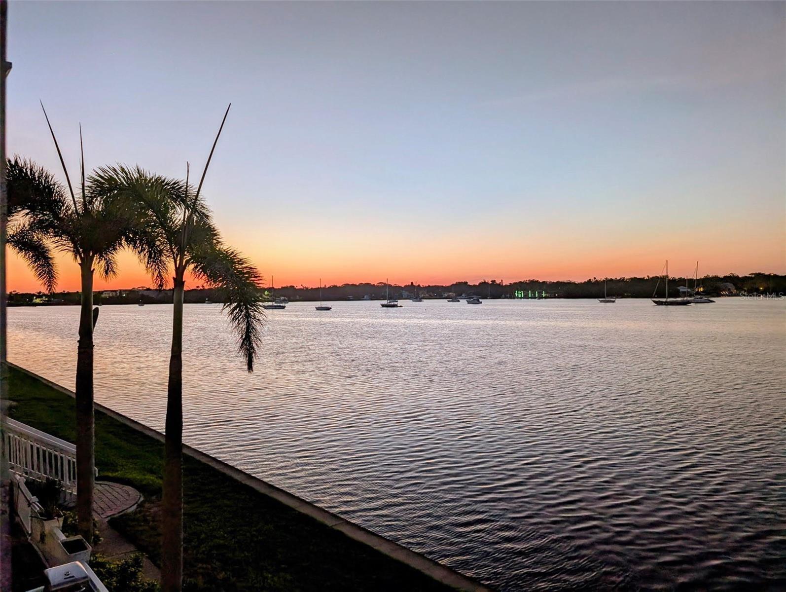 Image 33 of 60 For 225 Pompano Drive Se D
