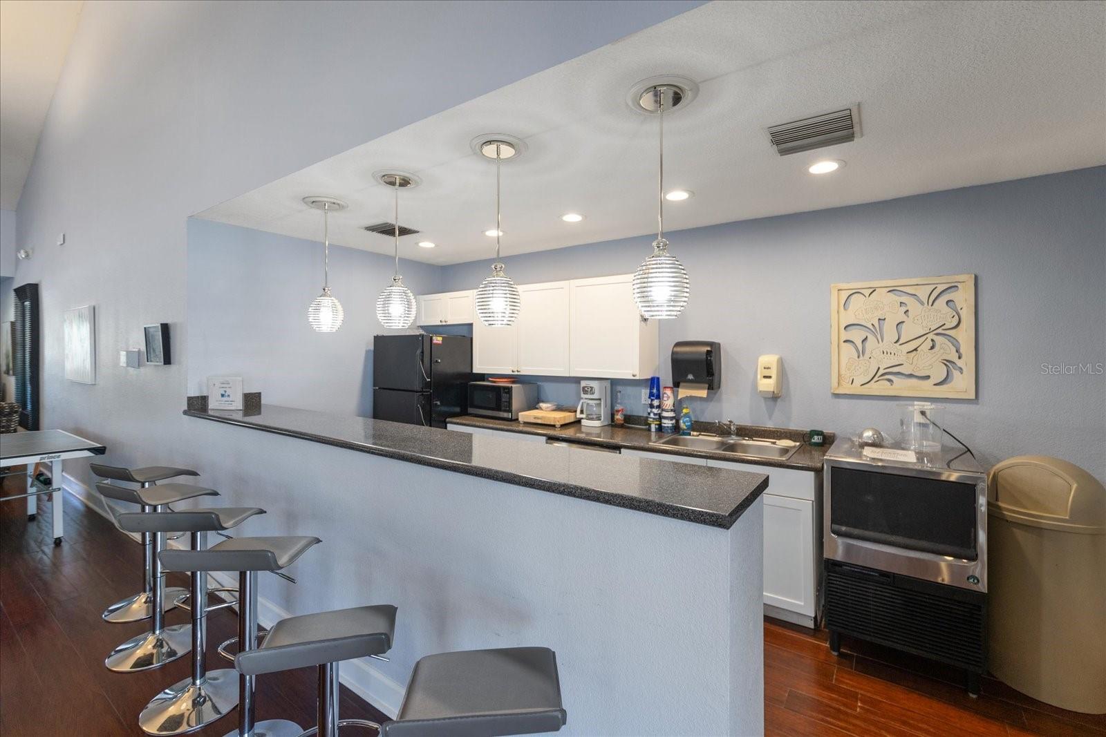 Image 43 of 60 For 225 Pompano Drive Se D