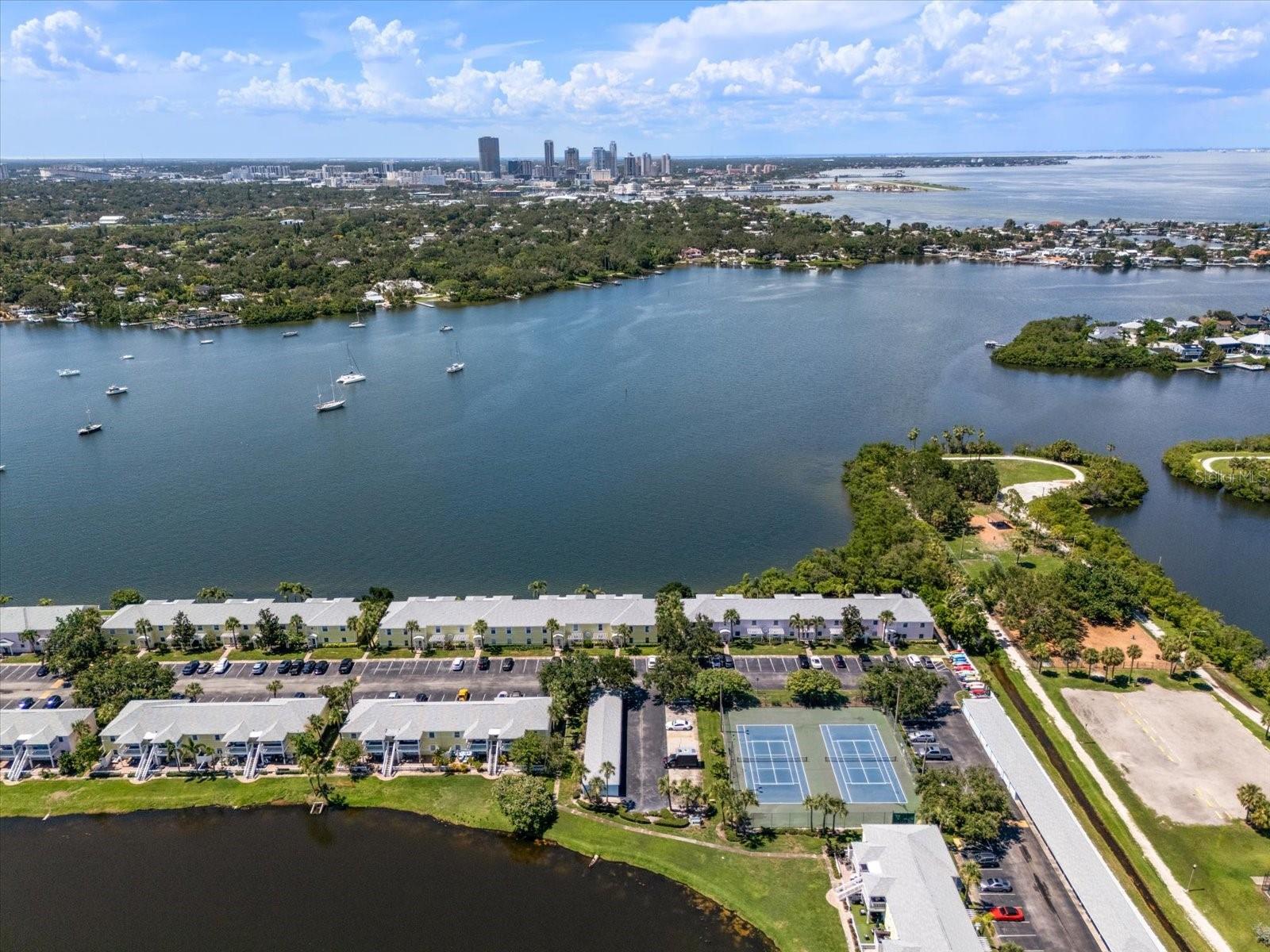 Image 51 of 60 For 225 Pompano Drive Se D