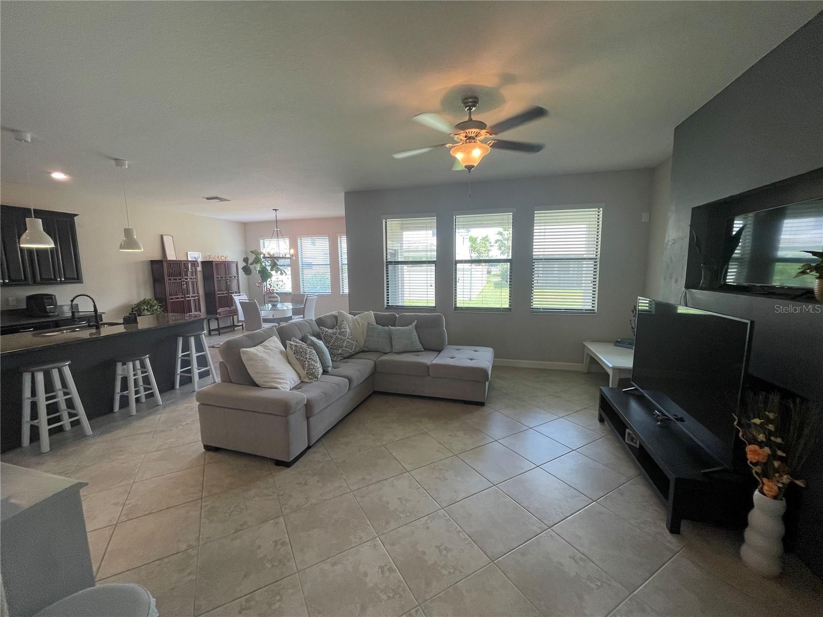 Listing photo id 10 for 1596 Ludington Avenue